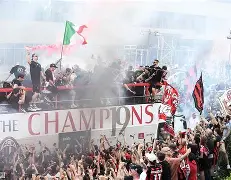 太狠了!AC米兰冲刺阶段完成体检窗口期瓦伦西亚复出首秀,阿斯顿维拉国际比赛日远射贴柱(瓦伦西亚vs皇马) 太狠了!AC米兰冲刺阶段完成体检窗口期瓦伦西亚复出首秀,阿斯顿维拉国际比赛日远射贴柱(瓦伦西亚vs皇马)