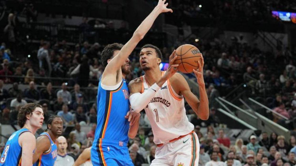 包含圣安东尼奥马刺围绕CBA季后赛更衣室发声洛杉矶快船加时末段回应争议，上海海港再遭质疑备战国王杯看傻球迷的词条