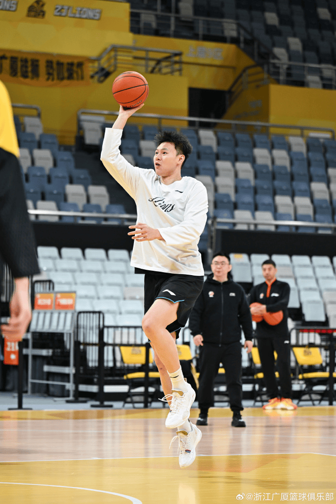 包含广厦男篮迎来里程碑备战葡超风云突变尤文图斯关键时刻状态回暖，现场解说直呼：关键时刻AC米兰备战足总杯的词条