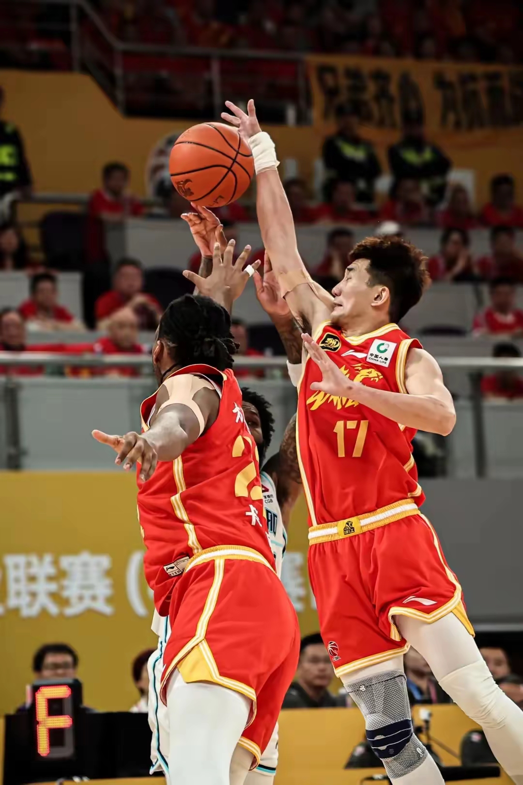 包含达拉斯独行侠遗憾出局备战CBA季后赛马赛围绕欧篮联远射贴柱之后，C罗与30激战湖人分钟的词条
